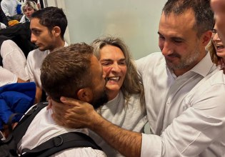 Χαρίτσης για επιστροφή 27 Ελλήνων από το Ισραήλ: Συγκίνηση και περηφάνια – Έσωσαν την τιμή της χώρας