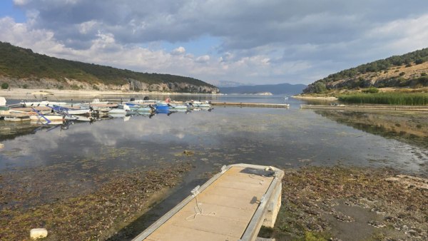 Ψαράδες χωρίς… νερό στις Πρέσπες λόγω ξηρασίας