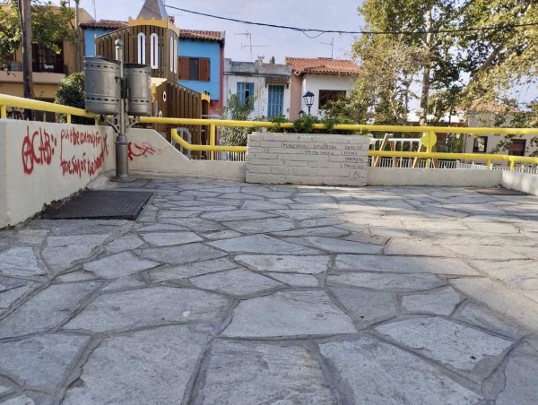 Θεσσαλονίκη: Απειλητικά συνθήματα κατά του δημάρχου σε παιδική χαρά – «Δεν με φοβίζουν»