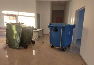 Βανδαλισμοί και πρόκληση ζημιών στο Λύκειο Άνδρου-Μέχρι και κάδους απορριμμάτων έβαλαν στις τάξεις