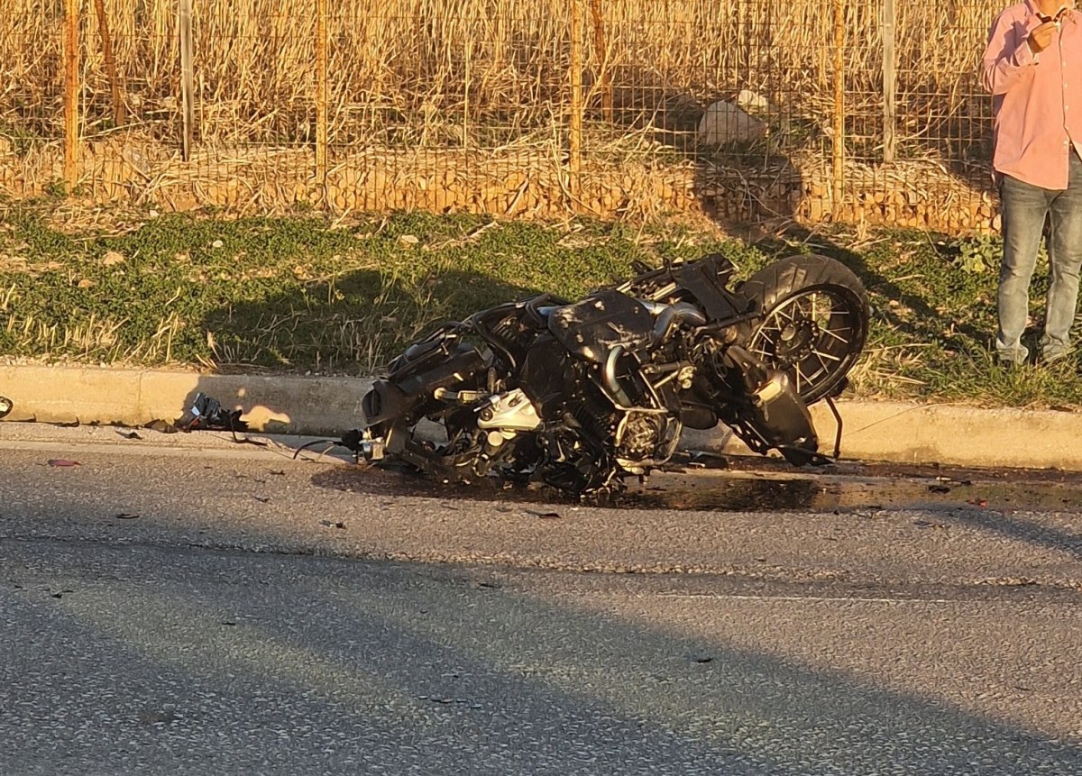 Σοβαρό τροχαίο στη λεωφόρο Σουνίου στη Σαρωνίδα με τραυματίες