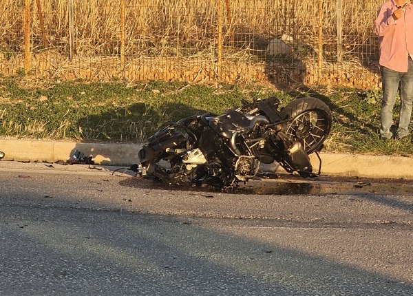 Σοβαρό τροχαίο στη λεωφόρο Σουνίου στη Σαρωνίδα με τραυματίες