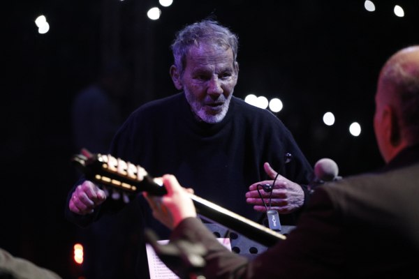 Ο Σταύρος Ξαρχάκος αποχαιρετά τον Διονύση Σαββόπουλο: «Θα κρατάει έναν καθρέφτη απέναντι στον Έλληνα»