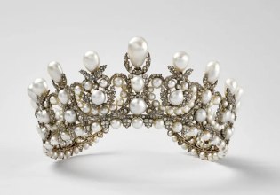 Κάτι να λάμπει: Η μεγάλη ληστεία στο Λούβρο δείχνει το νέο έγκλημα – «Λίθοι, όχι τέχνη»