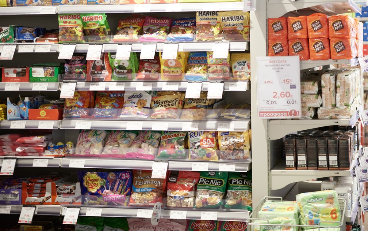 Πάνω από 2.000 προϊόντα με χαμηλότερες τιμές στα ράφια των σούπερ μάρκετ – Το εύρος των μειώσεων