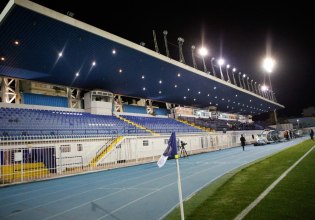 Χειροπέδες στον πρόεδρο του Ατρομήτου για φωτοβολίδες και κροτίδες στο γήπεδο του Περιστερίου