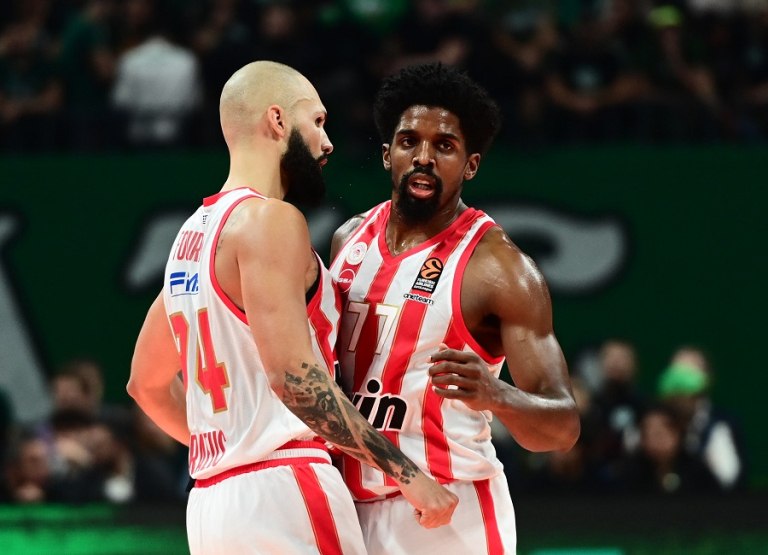 Ολυμπιακός: Λίγες οι πιθανότητες συμμετοχής των Φουρνιέ και ΜακΚίσικ στο παιχνίδι με την Εφές