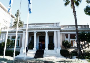 Η ανοιχτή σύγκρουση Βορίδη – Βάρρα χτυπάει το Μαξίμου