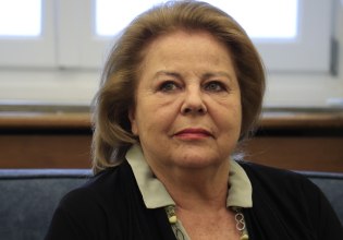 Οι προσκλήσεις της Κατσέλη, ο χαιρετισμός του Δημάρχου και το «ραντεβού» της κεντροαριστεράς