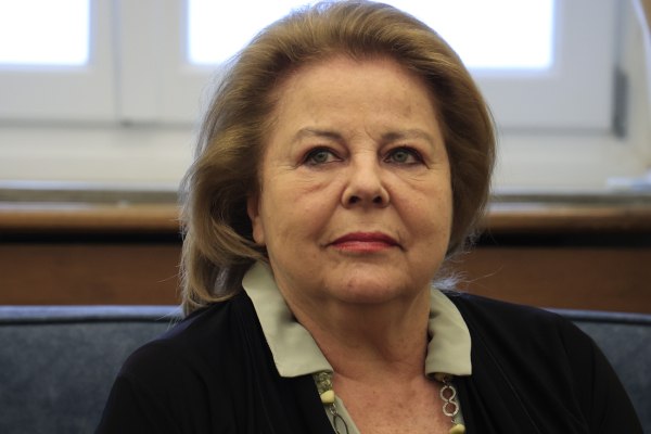 Οι προσκλήσεις της Κατσέλη, ο χαιρετισμός του Δημάρχου και το «ραντεβού» της κεντροαριστεράς