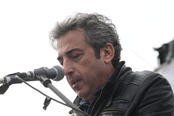 Καταγγελία Ασλανίδη: Μας απειλούν με προσαγωγές, αν δεν αιτιολογήσουμε την εκταφή των παιδιών μας