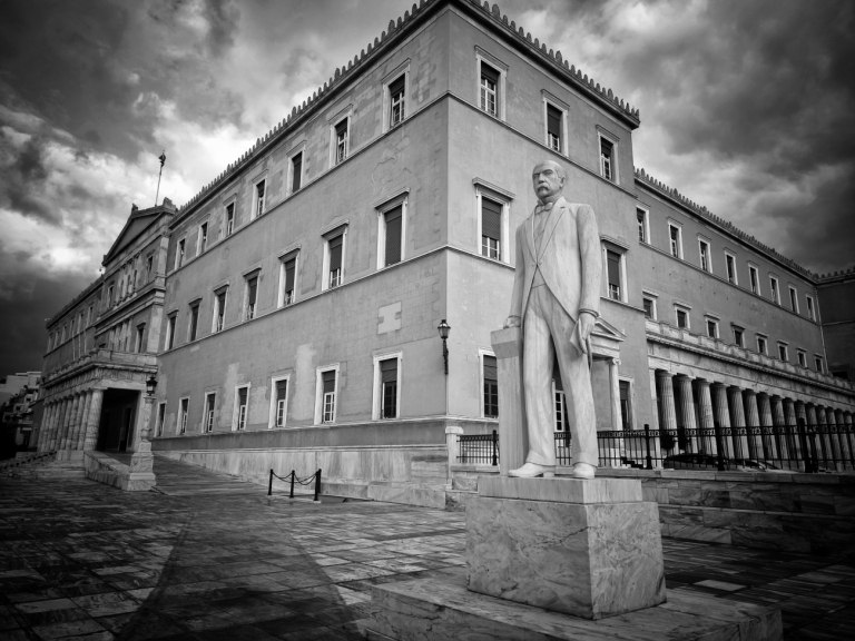 Έρευνα: Κυρίαρχο το αίτημα για «πολιτική αλλαγή» – Κρίση νομιμοποίησης στους θεσμούς