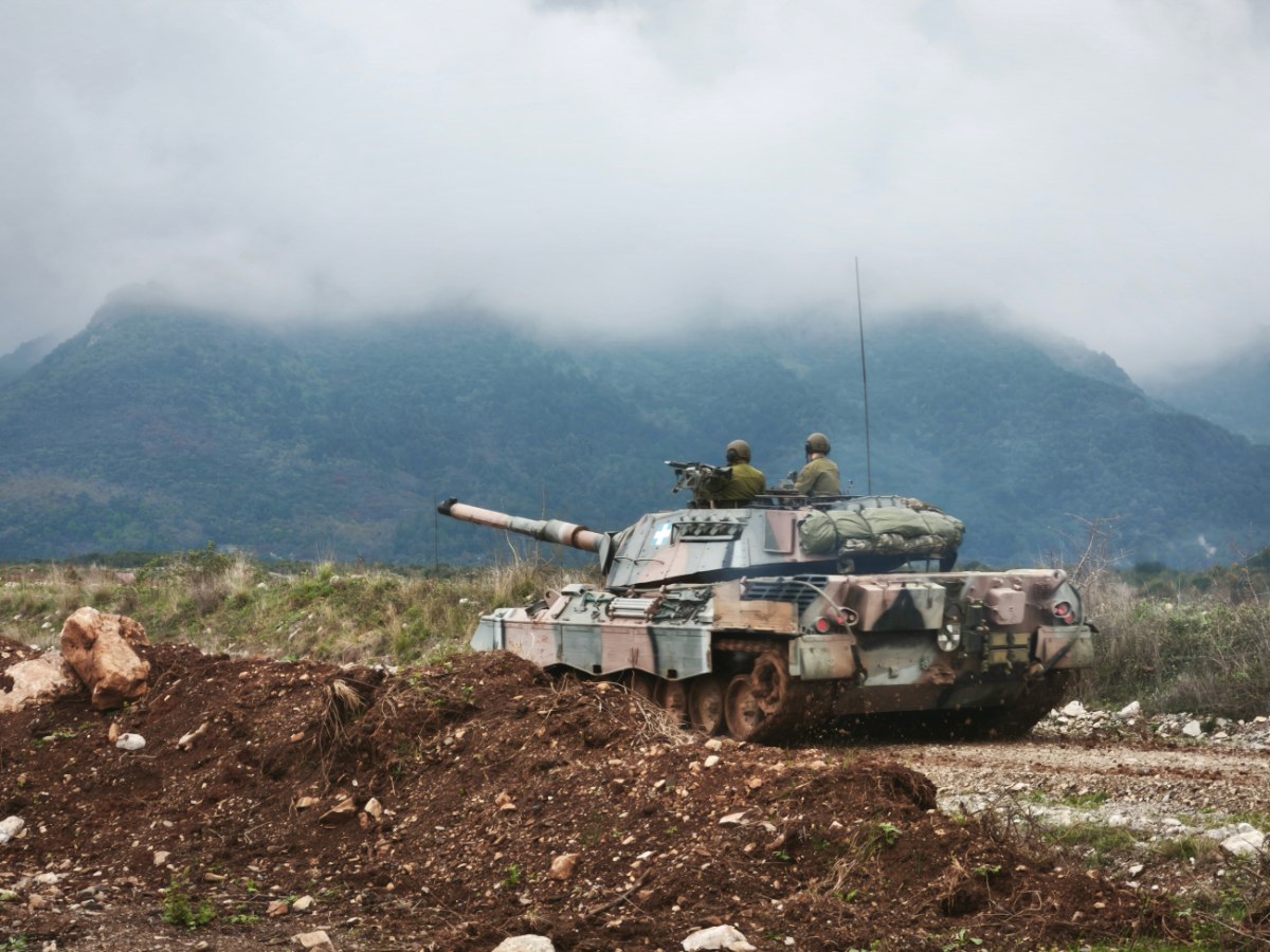 Μπορούν να τονώσουν την ανάπτυξη οι αμυντικές δαπάνες;