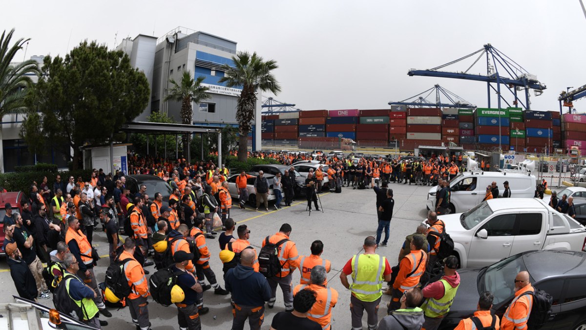 Σε 24ωρη απεργία οι λιμενεργάτες του Πειραιά για τη Γάζα