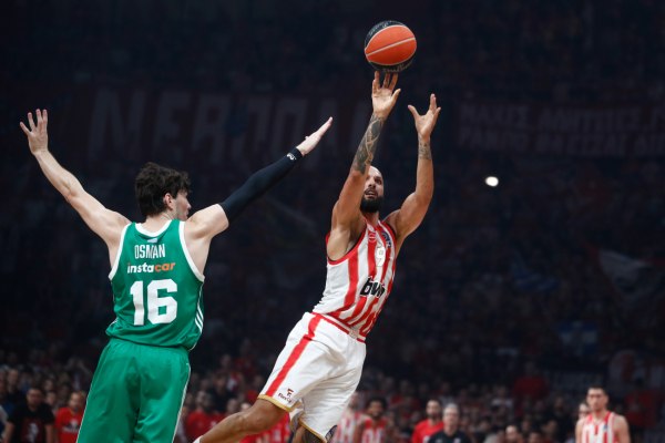 Φουρνιέ: «Θέλω να ολοκληρώσω την καριέρα μου στον Ολυμπιακό» – Τι είπε για Παναθηναϊκό και Euroleague