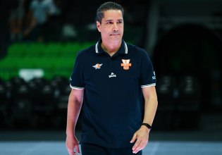 Στο πλευρό του απολυμένου Γιάννη Σφαιρόπουλου ο Σκαριόλο: «Εντελώς παράλογη απόφαση»