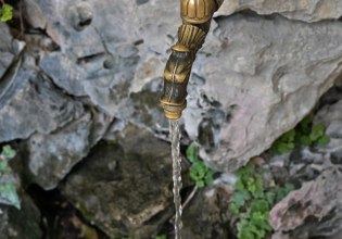 Έρχονται επενδύσεις 2,5 δισ. για τη λειψυδρία, αλλά και αυξήσεις στους λογαριασμούς