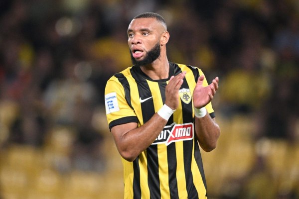 AEK: Δεν παίζει με Ολυμπιακό ο Μουκουντί