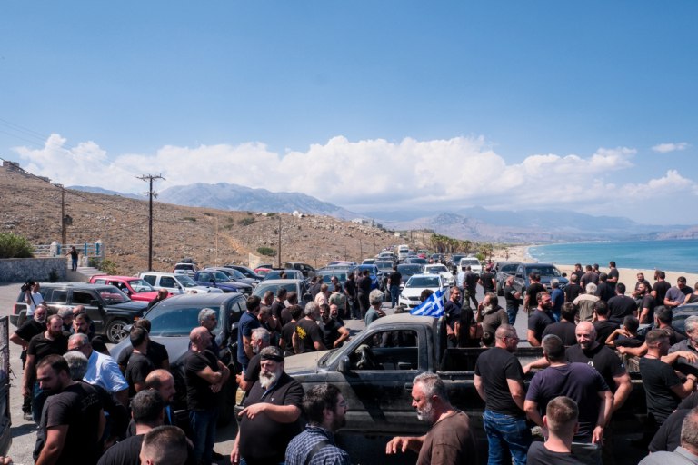 «Μιλάμε για τον απόλυτο αφανισμό»: Κινητοποιήσεις και μπλόκα από τους αγρότες στα Χανιά στον απόηχο του ΟΠΕΚΕΠΕ