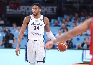 Ο Αντετοκούνμπο βαθμολογεί τα ελληνικά φαγητά και αποκαλύπτει το αγαπημένο του (vid)