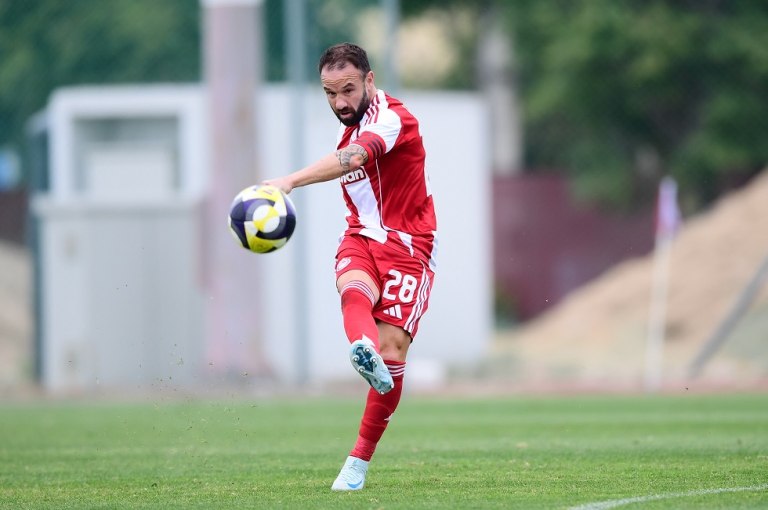 «Μαγεία» Βαλμπουενά: Η απίθανη εκτέλεση φάουλ κόντρα στην Καλαμάτα (vid)