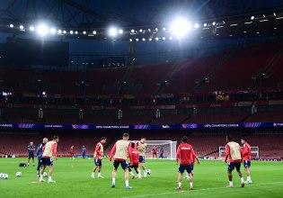 Στο Emirates η πορεία των οπαδών του Ολυμπιακού (vids)