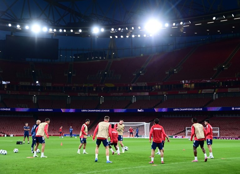 Στο Emirates η πορεία των οπαδών του Ολυμπιακού (vids)