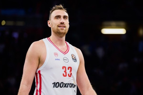 Ο Μιλουτίνοφ είναι πρώτος ριμπάουντερ στη Euroleague