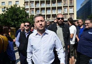 Στην απεργιακή συγκέντρωση ο Ανδρουλάκης: Πρέπει να μπει επιτέλους ένα τέλος στην πολιτική κοροϊδία