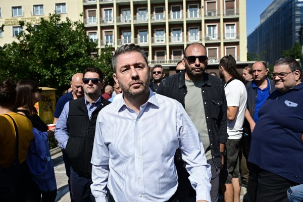 Στην απεργιακή συγκέντρωση ο Ανδρουλάκης: Πρέπει να μπει επιτέλους ένα τέλος στην πολιτική κοροϊδία