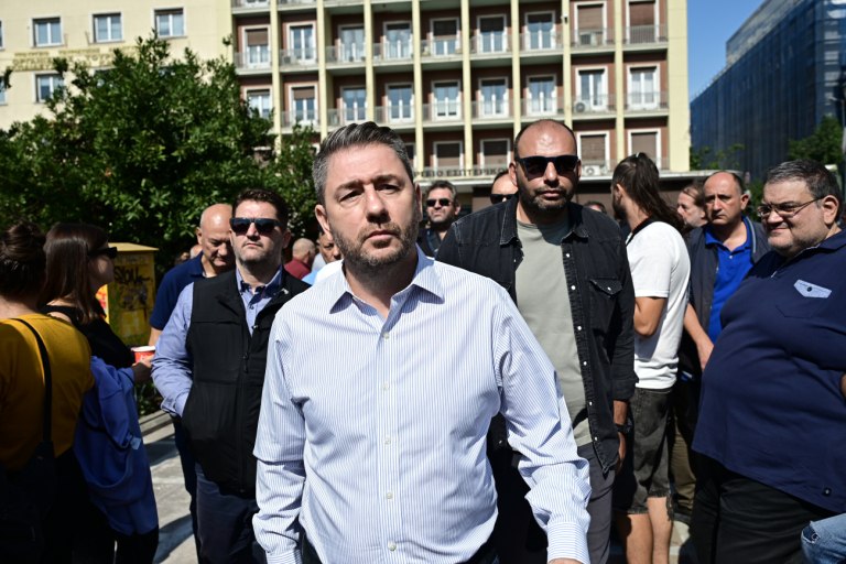 Στην απεργιακή συγκέντρωση ο Ανδρουλάκης: Πρέπει να μπει επιτέλους ένα τέλος στην πολιτική κοροϊδία