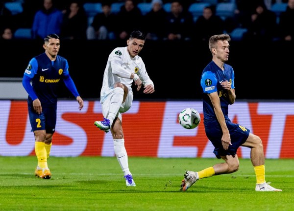 Η Τσέλιε ισοφαρίζει την ΑΕΚ σε 1-1 – Δείτε τα δύο γκολ (vids)