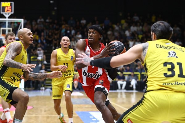 Η «πλήρης» εμφάνιση του Νιλικίνα στο ντεμπούτο του με τον Ολυμπιακό (vids)