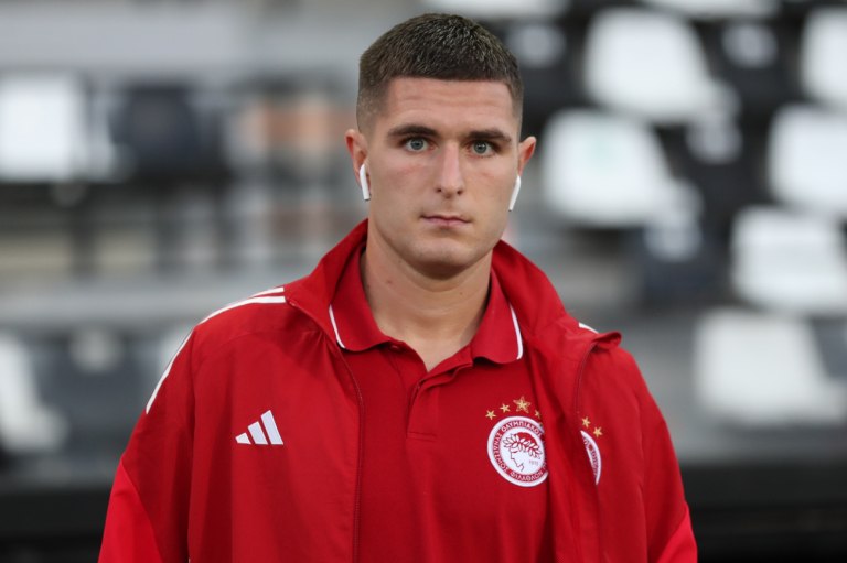 Ο Ολυμπιακός έφτασε στην Τούμπα (vids)