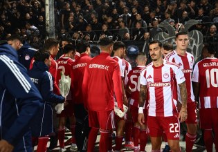 ΠΑΟΚ και Ολυμπιακός τίμησαν τη μνήμη των αδικοχαμένων οπαδών του «δικεφάλου» στα Τέμπη  (pics)