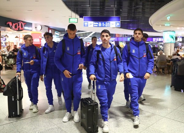 Εθνική Ελλάδας: Έφτασε στη Γλασκώβη η αποστολή, την περίμενε ο Καρέτσας (vids)