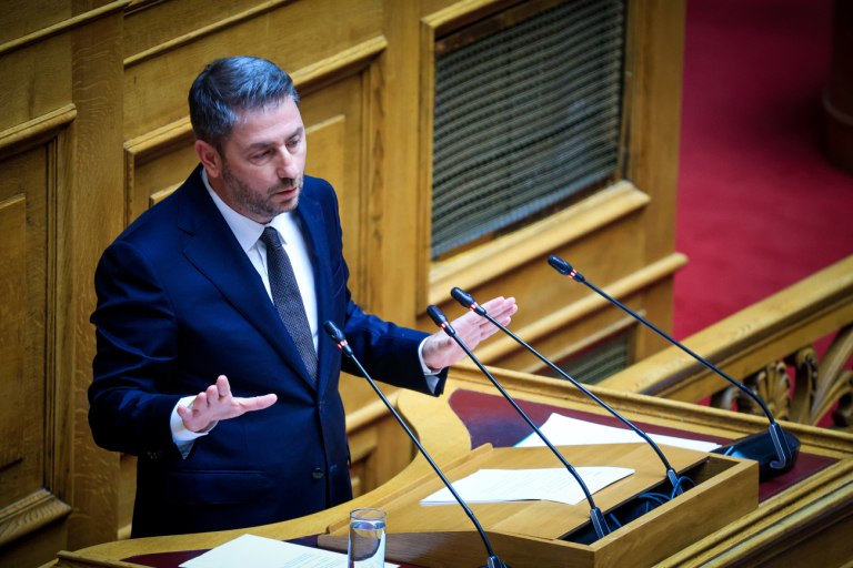 Το «διπλό» χτύπημα Ανδρουλάκη και το «ζέσταμα» των κομματικών μηχανών