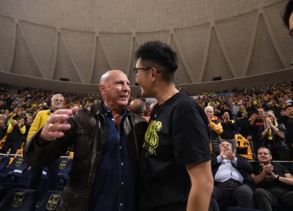 Άρης Betsson: Η θερμή υποδοχή των οπαδών στον Ρίτσαρντ Σιάο και η γνωριμία του με τον Νίκο Γκάλη (pics)