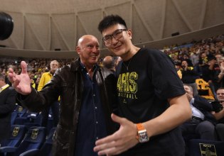 Νίκος Γκάλης: «Συγκινούμαι όταν βλέπω το γήπεδο γεμάτο – Ο Σιάο δείχνει σεβασμό στην ιστορία του Άρη» (vid)