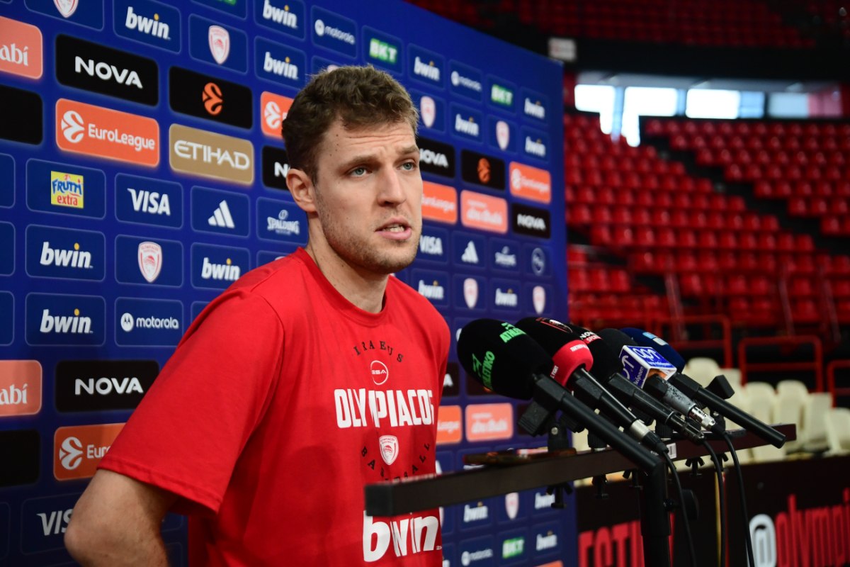 Βεζένκοφ: «Έχουμε βάθος και παίκτες με μεγάλη ποιότητα»