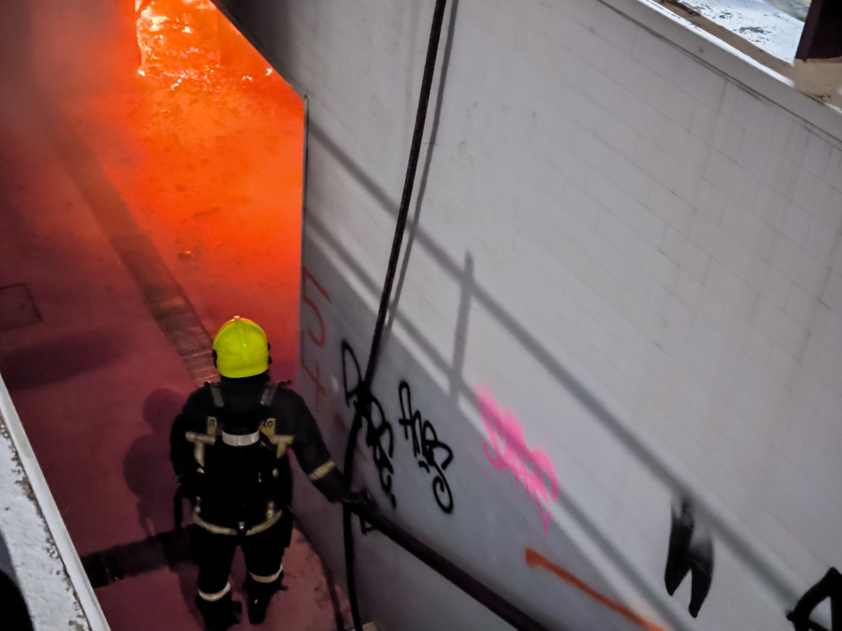 Φωτιά σε υπόγεια διάβαση στη Λεωφόρο Συγγρού – Δείτε φωτογραφίες