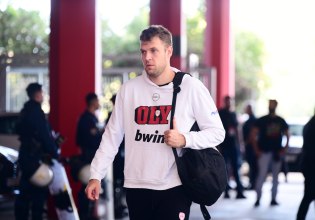 Η άφιξη του Ολυμπιακού στο ΣΕΦ (pics)