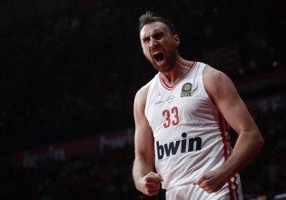 Ολυμπιακός – Παναθηναϊκός: Η εντυπωσιακή τάπα του Μιλουτίνοφ στον Σορτς (vid)