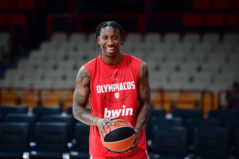 Ολυμπιακός: Γιατί δεν έπαιξε καθόλου ο Σέιμπεν Λι – Από τα 12+ λεπτά στα πρώτα 5 ματς, στο «DNP» κόντρα στην Μπάγερν (vids)