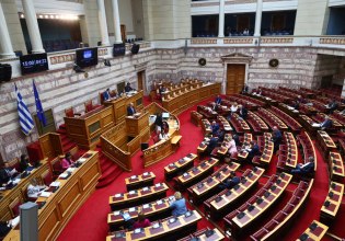 Μάχη στη Βουλή για το νέο εργασιακό νομοσχέδιο – Αντιπαράθεση για το 13ωρο