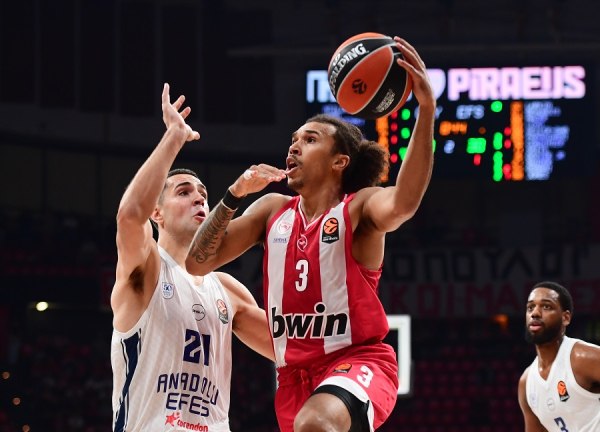 Ολυμπιακός – Εφές 78-82: «Κόλλησε» στην επίθεση και υπέστη τη 2η ήττα του στη Euroleague (vid)
