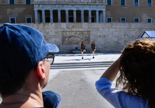 «Πόλεμος» κυβέρνησης – ΠΑΣΟΚ για το μνημείο του Αγνώστου Στρατιώτη