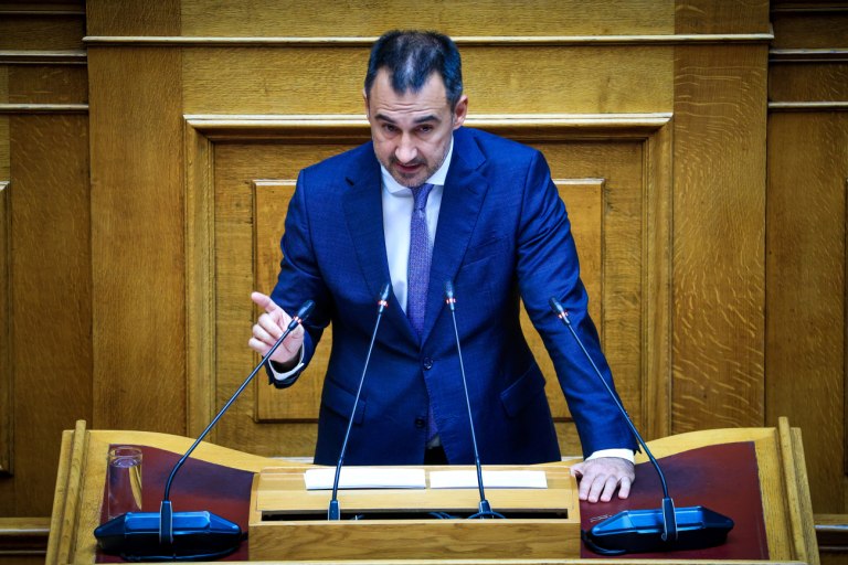 Χαρίτσης: Η χώρα έχει πληρώσει τεράστιο κόστος από εθνικιστικές ονειρώξεις – Να φύγει η κυβέρνησή σας