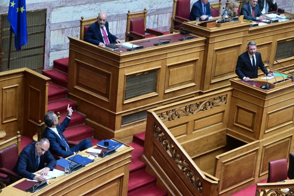 Επιμένει ο Ανδρουλάκης για την ακρίβεια και το ιδιωτικό χρέος – Επανακαταθέτει επίκαιρη ερώτηση στον Μητσοτάκη