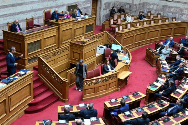 Βουλή: Ένσταση αντισυνταγματικότητας για την τροπολογία του Αγνώστου Στρατιώτη καταθέτει η αντιπολίτευση